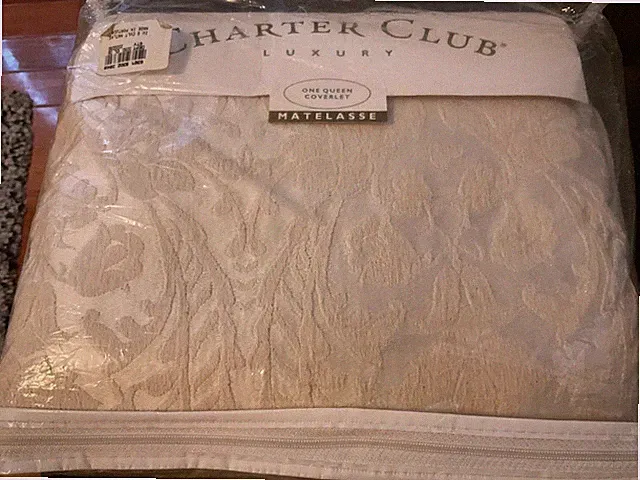 Charter Club matelsaae 100% Cotton queen Coverlet only