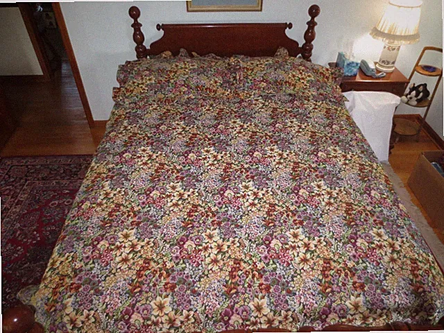Reversible FLORAL TAPESTRY 86"x 86" COMFORTER, 2 SHAMS & 57-1/2"x 80" BED SHIRT